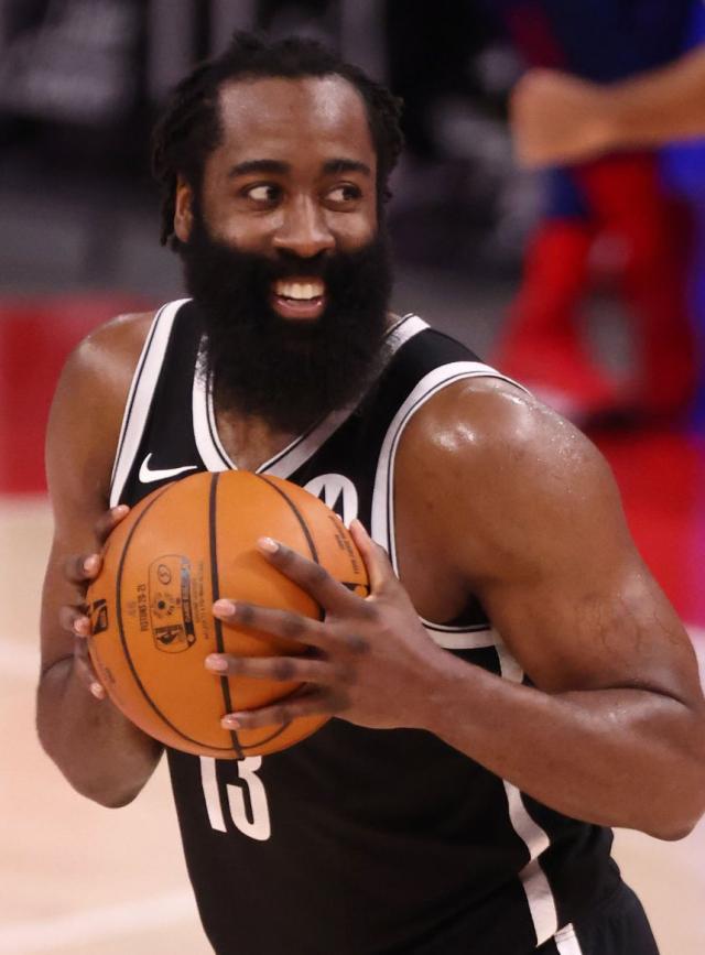 哈登终于喊话：我就是MVP 数据和战绩都摆在那里